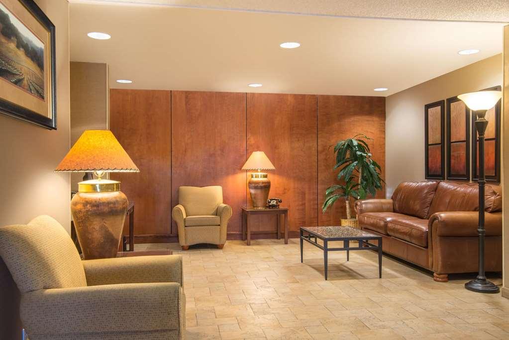 Travelodge By Wyndham Pueblo Beltér fotó